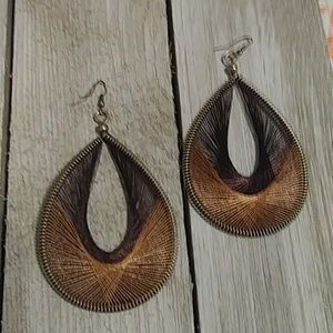 NWT CUTE 2 TONE LIGHTWEIGHT TEARDROP LG EARRINGS